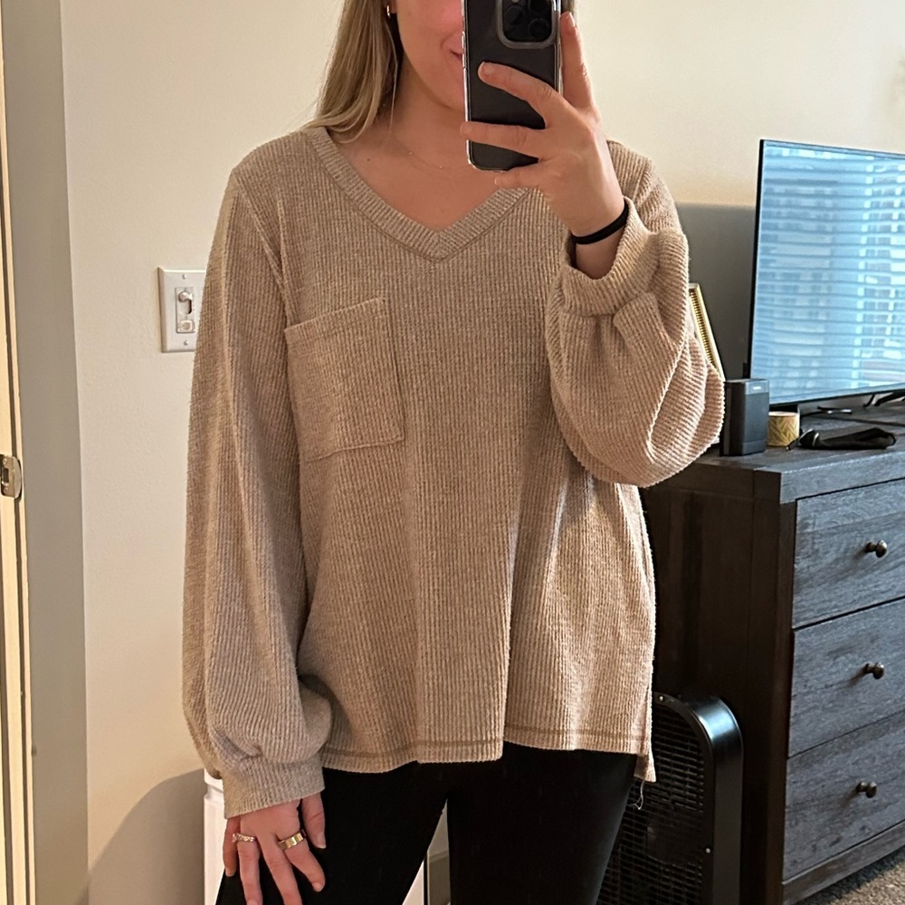 Sweater - Picture 5 of 6
